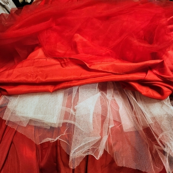 Layla K Quinceanera Ball Gown Dress Red Gold Beaded Size 6 - Picture 12 of 13